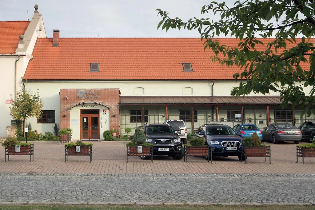 Hotel Chvalska Tvrz Praga